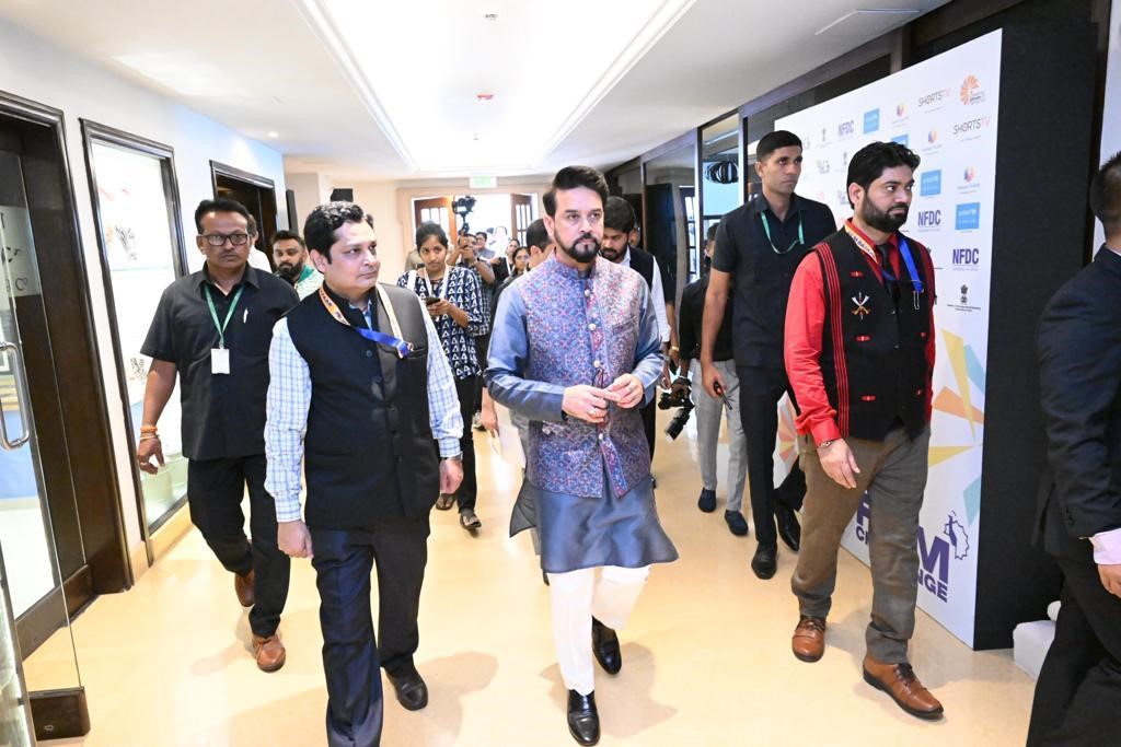 Union Information & Broadcasting Minister @ianuragthakur inaugurates 17th edition of #FilmBazaar at #IFFI, Goa

Film Bazaar, a confluence of creativity and commerce, ideas and inspirations: Union Minister Anurag Singh Thakur

Indian Media & Entertainment industry, with an annual