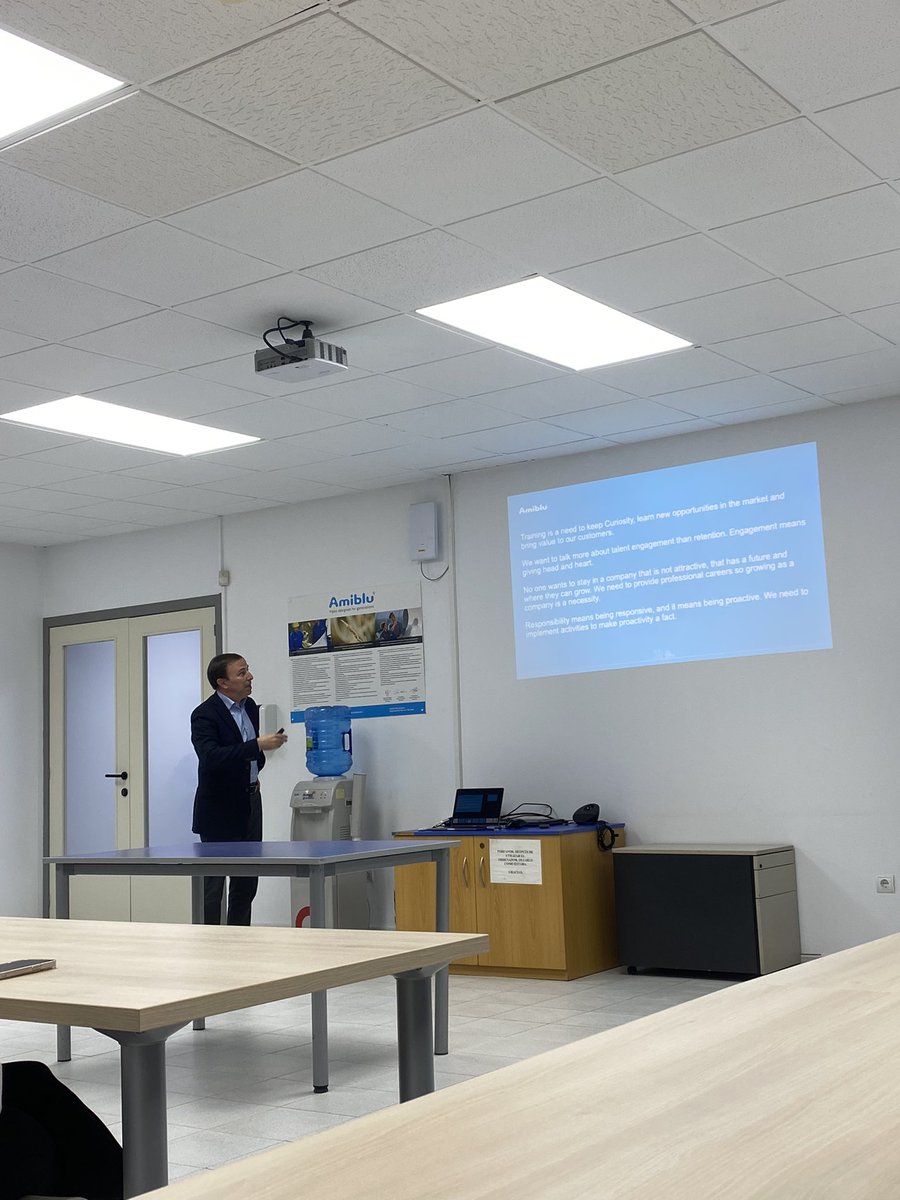 Estudiantsurv's tweet photo. Hoy hemos tenido la suerte de poder realizar una visita a las inauguraciones de la empresa Amiblu Spain.

Empresa especializada en la creación de tuberías y accesorios de PRFV, solucionando de forma sostenible las dificultades en la gestión del agua y saneamiento a nivel mundial. https://t.co/09XfXS2oN8