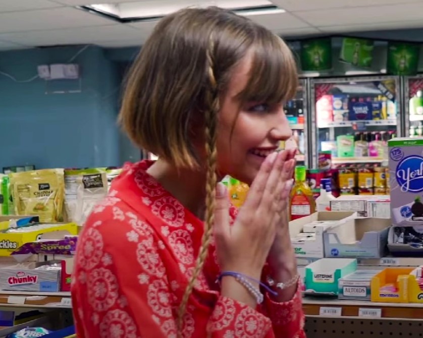 .@GraceVanderWaal • #ScreenshotOfTheDay

#WasteMyTime 'Behind the Scenes' on her @Vevo
👉 youtu.be/Zui-e0WIApc

2019.08.15 / 305K @YouTube Views
@_blythethomas #LettersVol1 #SupportGraceVanderWaal #ChooseKindness