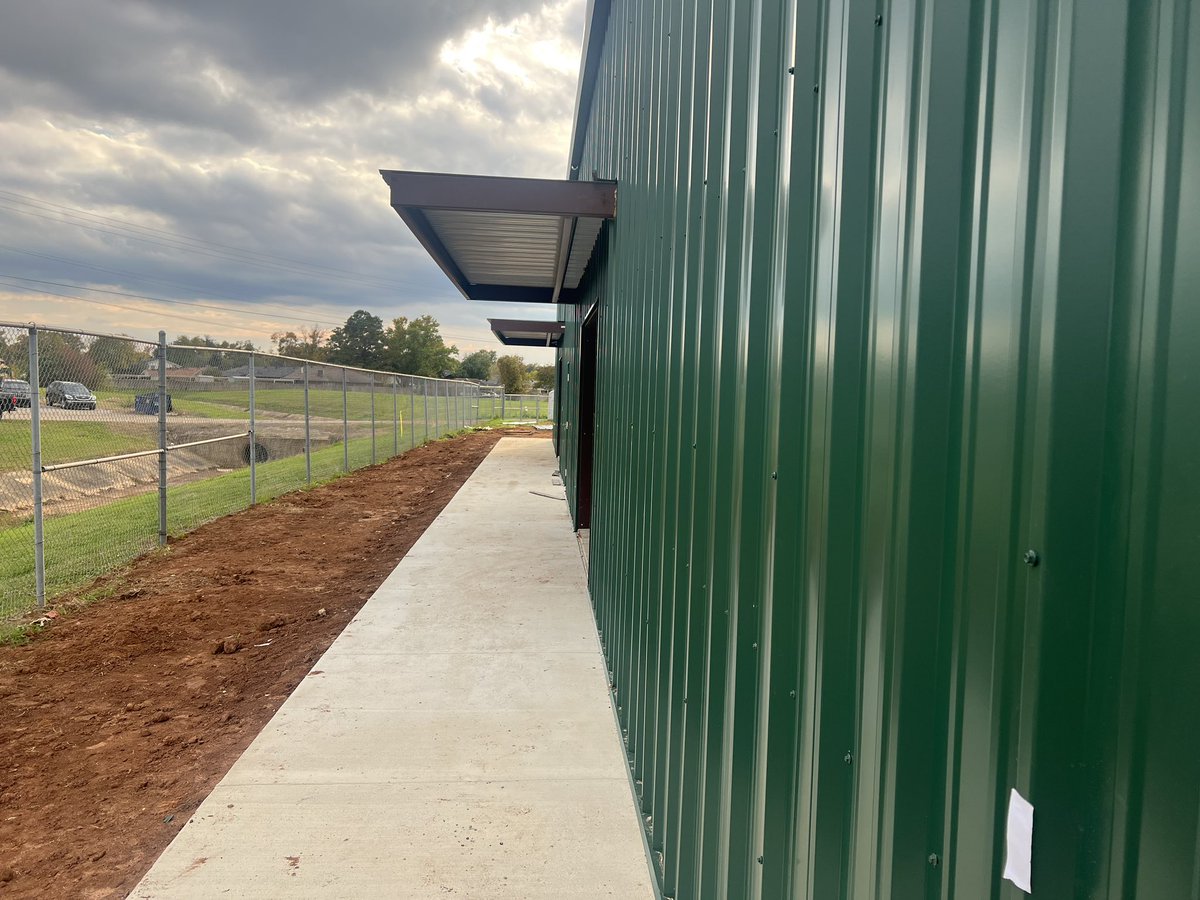 cebyrdbaseball's tweet photo. Our brand new Byrd Baseball indoor facility progressing along nicely. Hope to be in it soon. #StingEm https://t.co/rhB1EqprO2