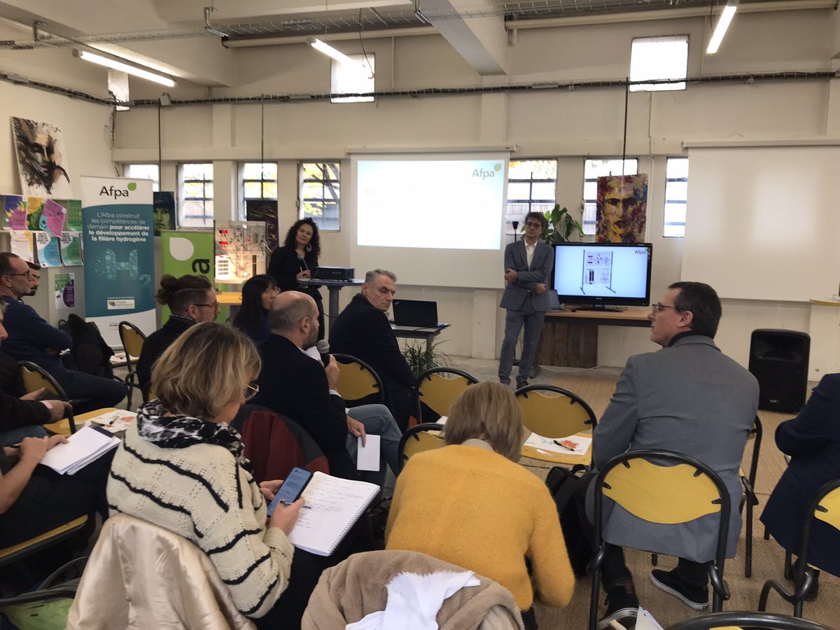 🟢 1er Comité de pilotage des incubateurs Hydrogène en #AuvergneRhoneAlpes ➡️ 2 #formations avec l’ <a href="/Afpa_Formation/">Afpa</a>, démarrage fin décembre pour la 1ere en #isere 
@poleemploi_ara en action pour le sourcing des candidats 
<a href="/Faillet2/">Faillet nicolas</a> <a href="/EdwinDarmochod/">edwin darmochod</a>