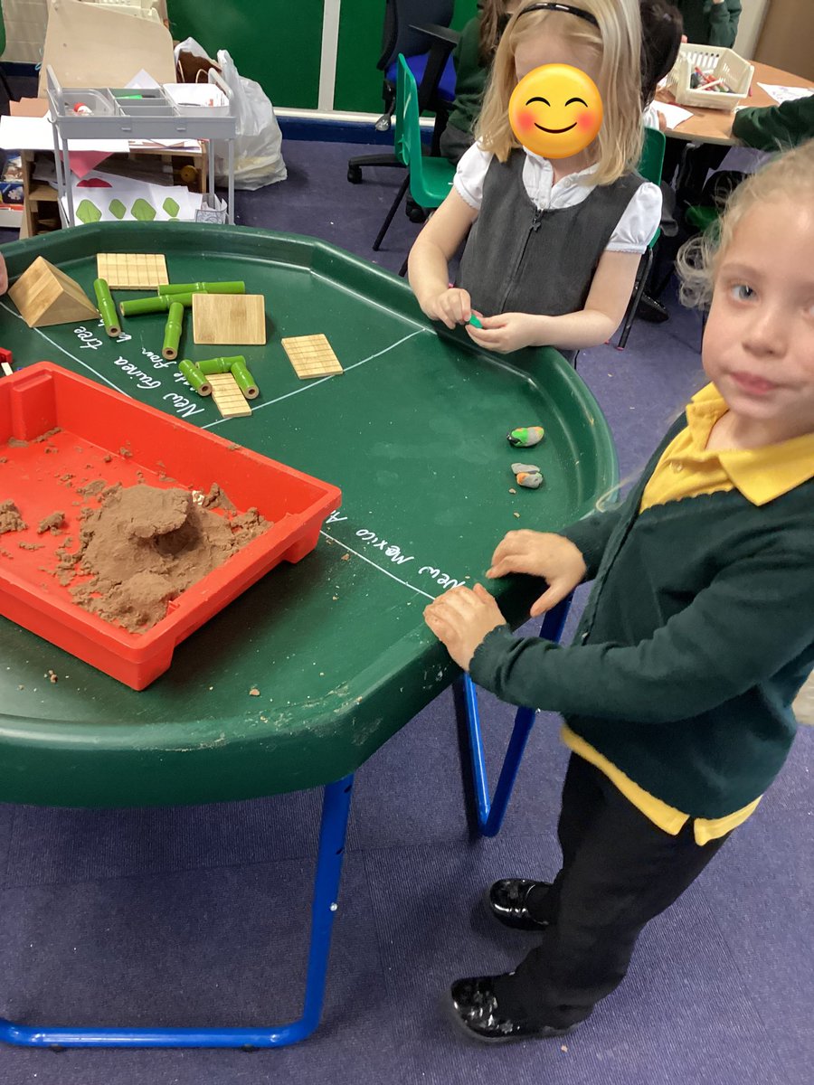 Year1Markeaton's tweet image. We’re making houses out of the different materials! In topic we have learnt about houses around the world and how they aren’t always made out of brick #mpsgeography #mpsscience 💪🏻💚🧠