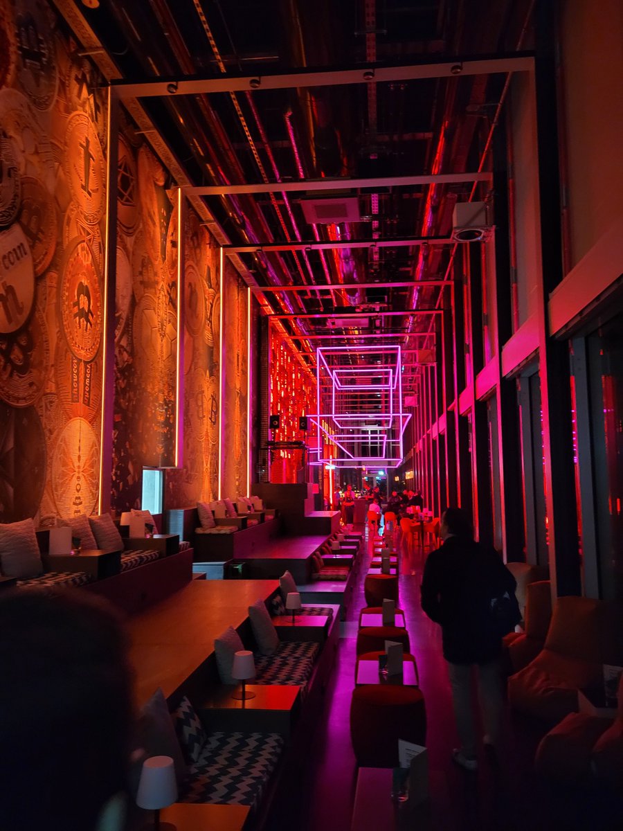 𝗘𝘅𝗸𝘂𝗿𝘀𝗶𝗼𝗻𝘀-𝗗𝗼𝗽𝗽𝗲𝗹𝗽𝗮𝗰𝗸

Am vergangenen Freitag startete im Rahmen des 2. Jhgs. #Sustainable Real Estate #Management der Exkursions-Doppelpack bei <a href="/naheimst/">Nassauische Heimstätte | Wohnstadt</a> mit einer Liveschaltung zu  <a href="/ConcularDE/">Concular</a>. Danach ging es zum #TowerONE, wo #CAImmo die TN begrüßte.