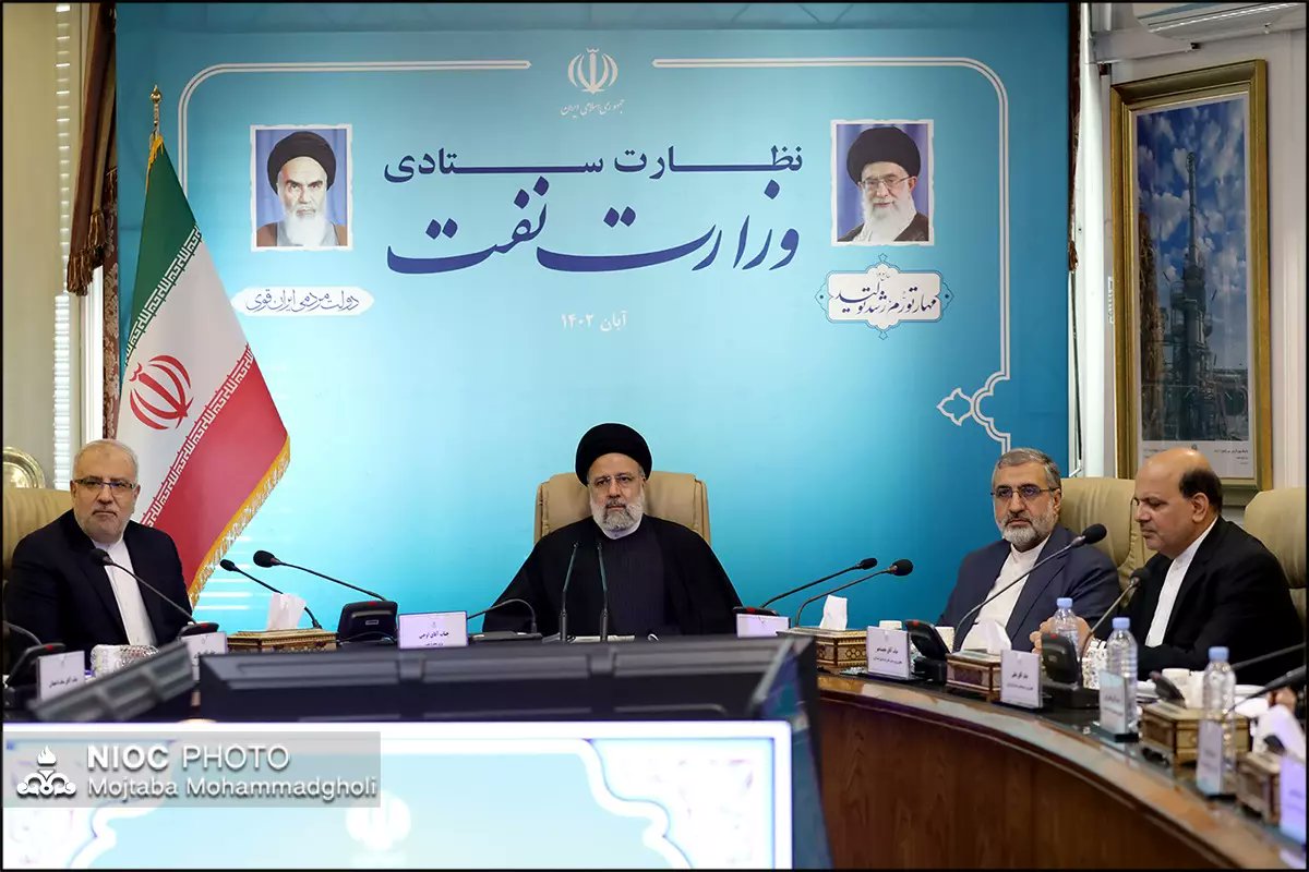 💠 تشریح دستاوردهای شركت ملی نفت ایران در حضور رئیس جمهور/ از افزایش تولید و صادرات نفت تا افزایش بهره‌وری
🔸محسن خجسته‌مهر، مدیرعامل #شرکت_ملی_نفت_ایران در بازدید رئیس جمهوری از وزارت نفت آخرین دستاوردهای شرکت ملی نفت در دولت سیزدهم را تشریح کرد.