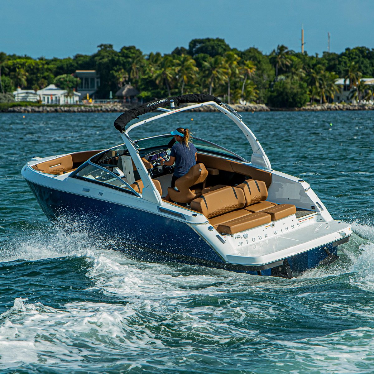 FourWinnsBoats's tweet photo. Elegant lines, smooth steering, and spacious interior- when you boat in a Four Winns, you choose to enjoy life.
#FourWinnsBoats #TheFinerSideOfLife #IconicBoats #BoatingWithFriends #InboardBoat #OutboardBoat #H6 https://t.co/bnKEWvTGON