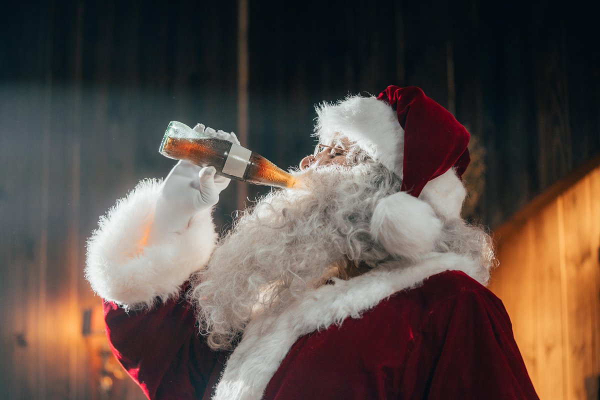 🎅 ¿Con quién vas a compartir una Coca-Cola esta Navidad?

Únete a la #LlamadaDeViejitoPascuero y comparte tú también la #MagiaDeVerdad con alguien especial ❤🎄 ¡Salud!

llamadoviejitopascuero.coca-cola.cl