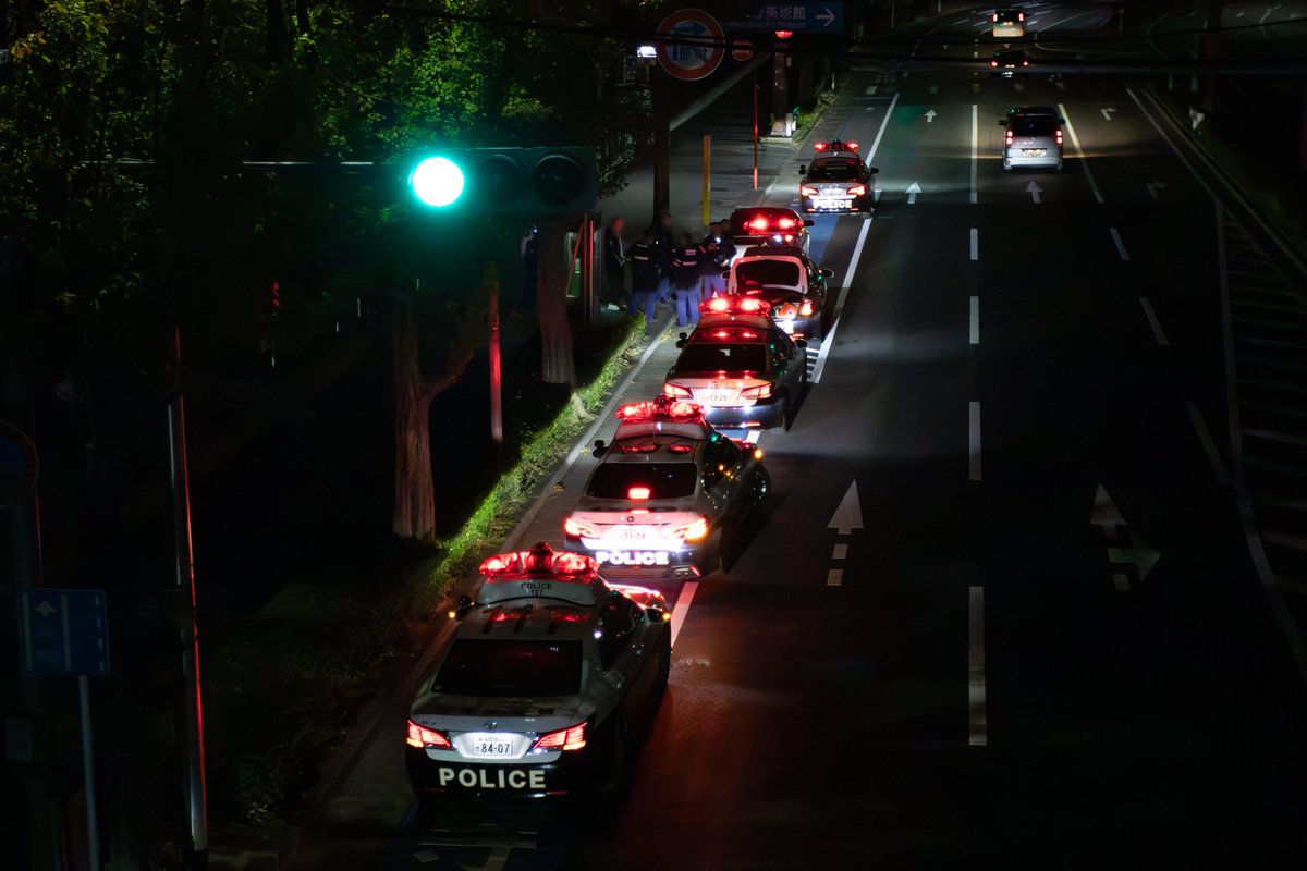 tazzz1212's tweet photo. 自動車警ら隊の積極的な職務質問により、この日は応援要請が多く、続々と鳴る無線で自ら隊は別現場へ転戦し所轄PBの応援も。

目と鼻の先の現場では機動捜査隊の"福岡458"も応援に。
機捜車両は先日のカーチェイスでの一件もあり、セレナやティアナの運行も増えた模様。 https://t.co/eiF0fI2TNr