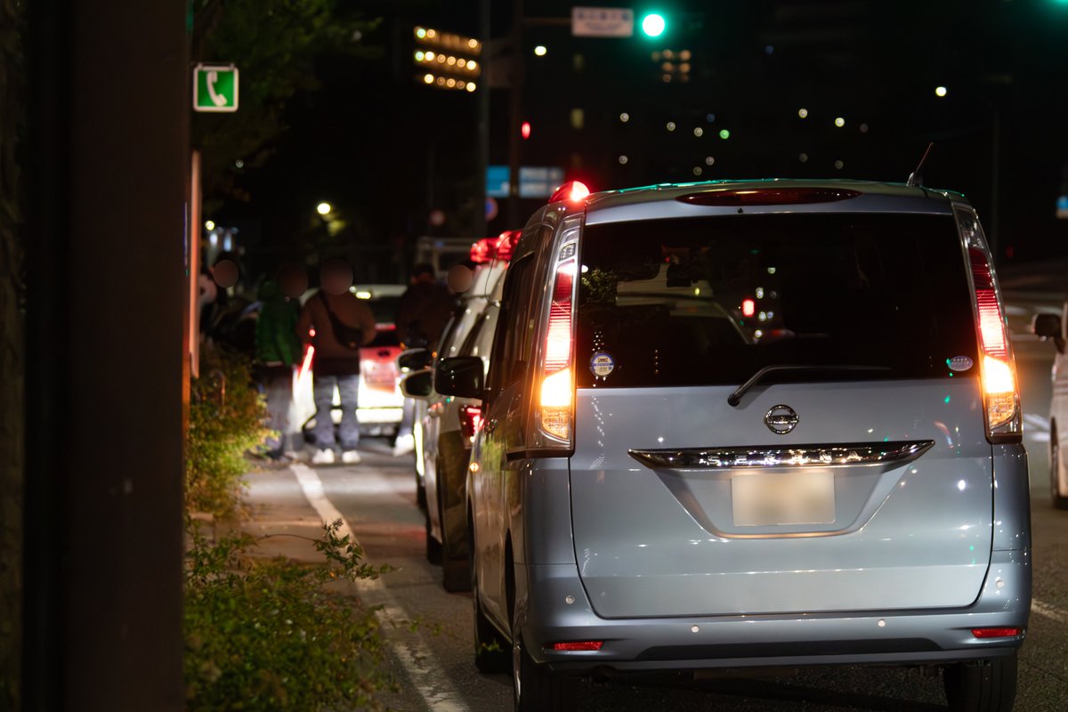 tazzz1212's tweet photo. 自動車警ら隊の積極的な職務質問により、この日は応援要請が多く、続々と鳴る無線で自ら隊は別現場へ転戦し所轄PBの応援も。

目と鼻の先の現場では機動捜査隊の"福岡458"も応援に。
機捜車両は先日のカーチェイスでの一件もあり、セレナやティアナの運行も増えた模様。 https://t.co/eiF0fI2TNr