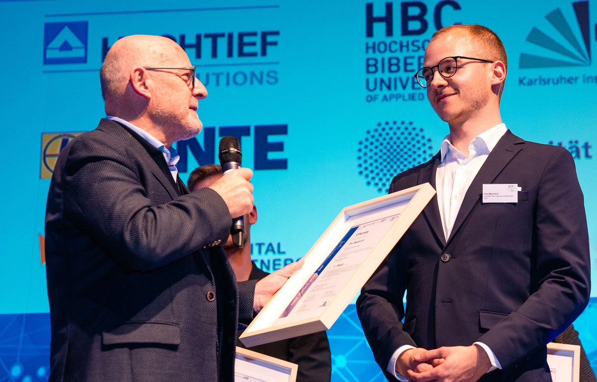 Absolvent der HKA mit dem 1. Preis beim BIM Award für seine Masterthesis zur Ökobilanzierung von Ingenierbauwerken und Verkehrsanlagen von Verkehrsminister Winfried Hermann ausgezeichnet 👏👏