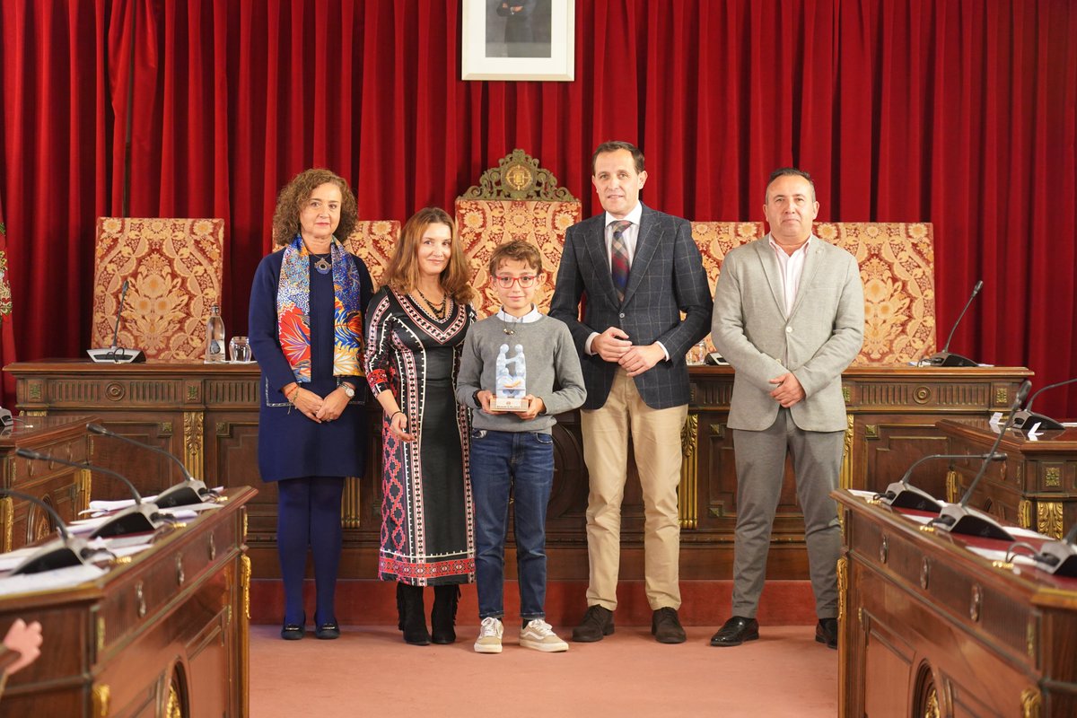 Dip_Va's tweet photo. El acto ha contado con la participación de @PPDiputacionVa, @PSOEDip_Va y @tupuebloTLP que previamente han leído el manifiesto del #DiaMundialInfancia. 

➡️ Un día de Acción para la infancia, con la infancia @unicef_es. 

🔗https://t.co/4NzPuah7Wn https://t.co/zQaV5JhV6R
