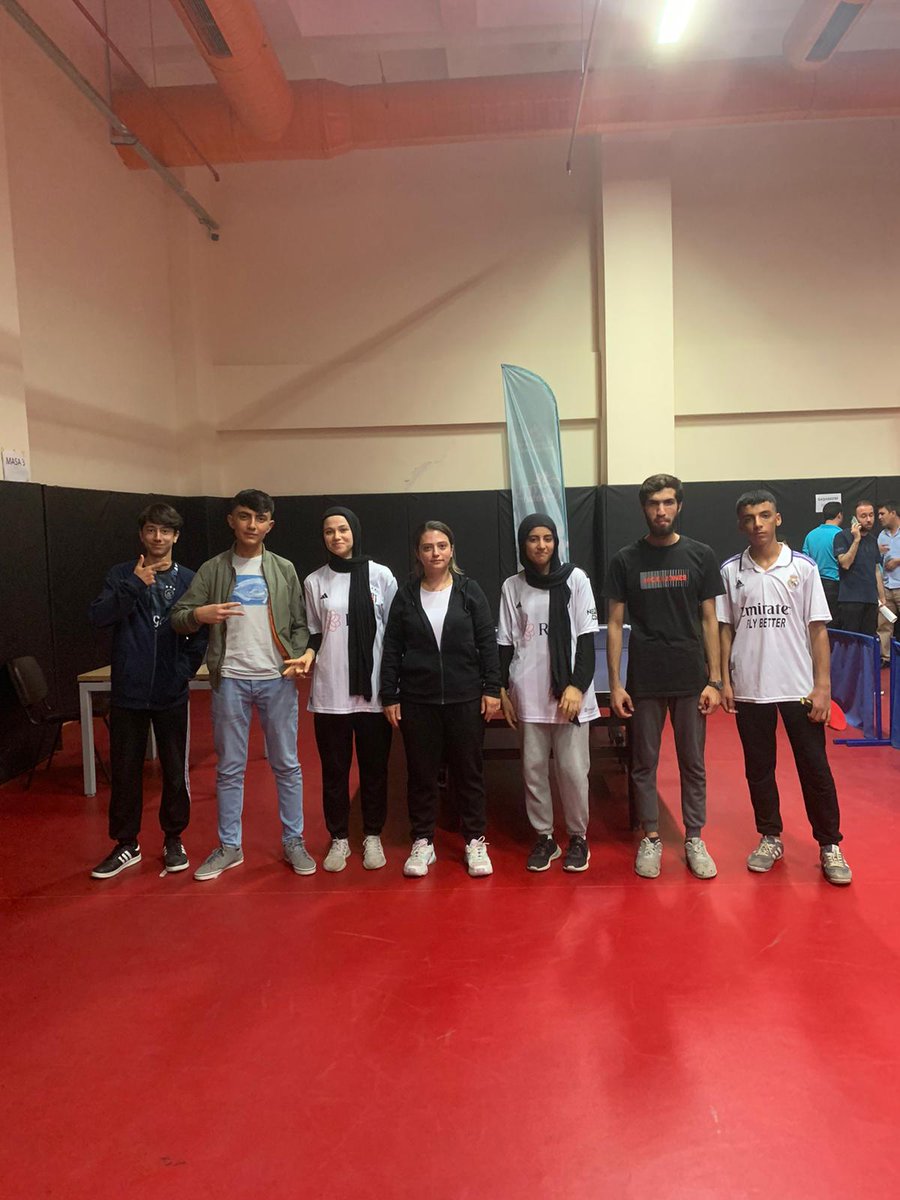 Siverek_GM's tweet photo. Şanlıurfada düzenlenen Cumhuriyet kupası Masa tenisi turnuvasında galip gelen gençlerimize madalyaları verildi.
#GSBGM
@OA_BAK
@gencliksporbak https://t.co/r4jZK2TPHJ