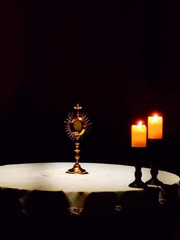 Alabado seas señor Jesús sacramento del altar