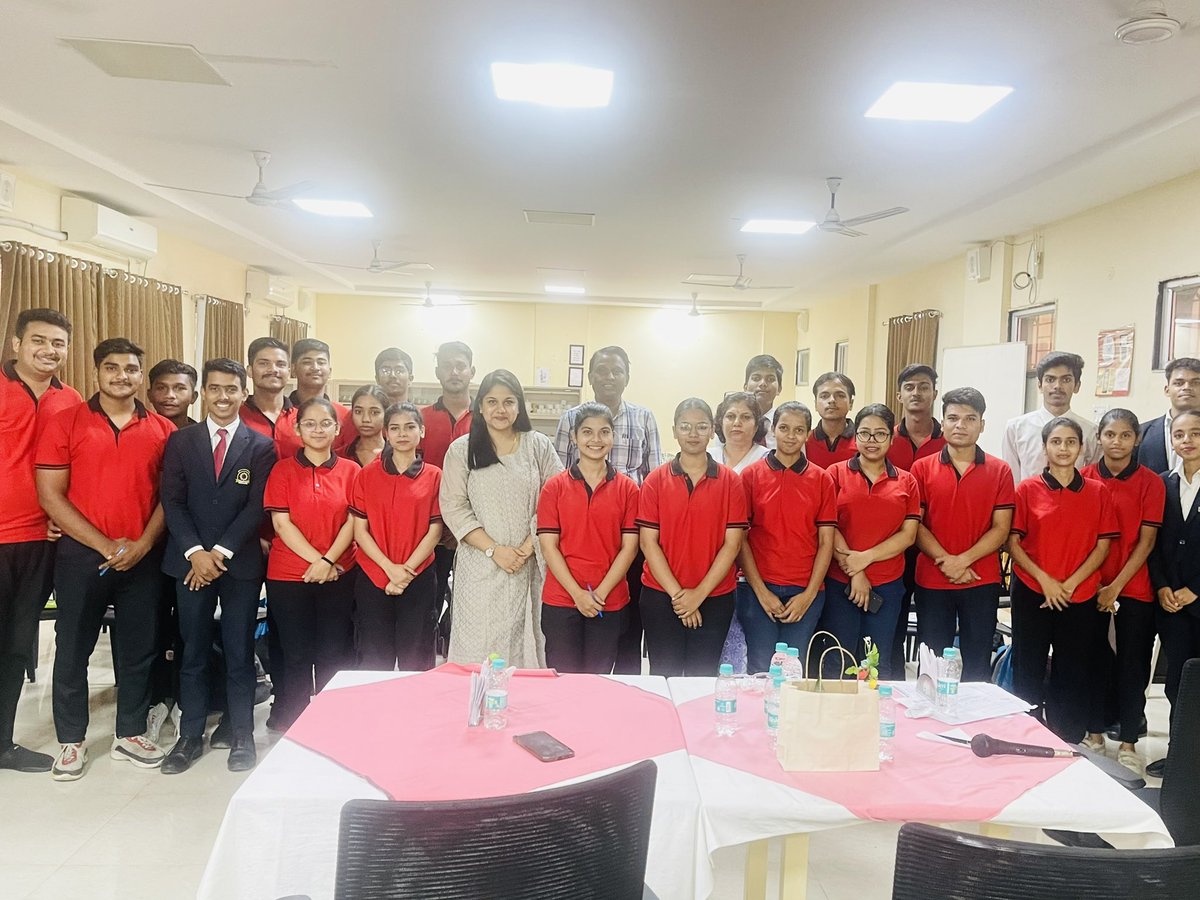 SwaimaAhmad's tweet photo. ‘Be the leader you wish you had.’
Prolific session on GROUP DISCUSSION & INTERVIEW SKILLS for the hotel management students of Government Institute of Hotel Management & Catering Technology.
#ForeverFierce #FinesseAcademy #FinesseTrainings #HumanPotentialTrainer https://t.co/DAiIQtRWhm