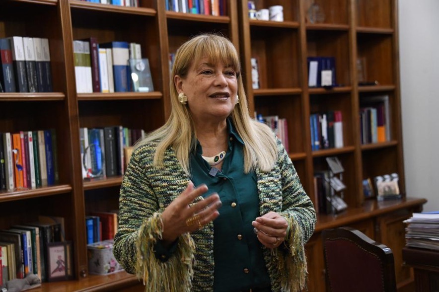 Ministra Vivanco sobre ciclo literatura y sistema de justicia “Ha sido de mucha importancia en el sentido de analizar el arte, literatura, discutir como se ve la justicia desde fuera, como la vemos nosotros, y eso ha sido muy satisfactorio como iniciativa” servicios.pjud.cl/encuesta/index…