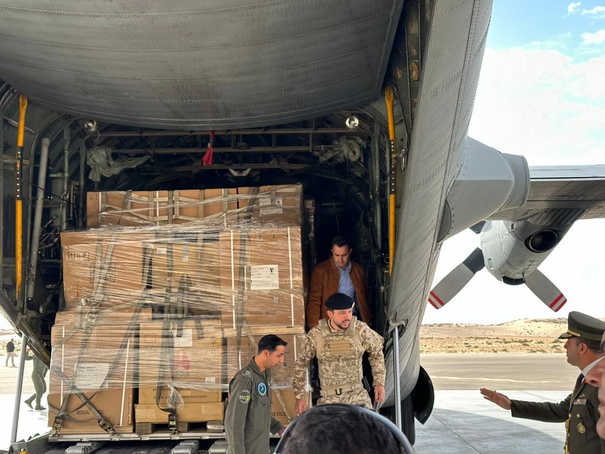 خطوة غير مسبوقة لامير هاشمي شجاع، لا يابه بالمخاطر، يرافق زملائه في الجيش لايصال التجهيزات الطبية لاخوتنا في غزة. #الحسين_الشجاع