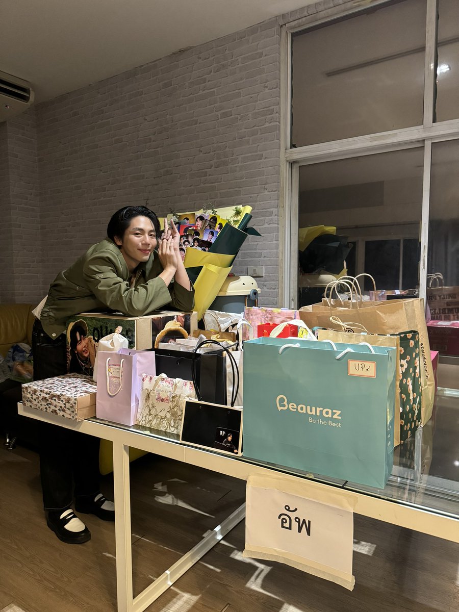 uppoompat's tweet image. ขอบคุณนะครับทุกคนที่แวะมาหากัน ดีใจและมีความสุขมากๆที่ได้มาสนุกด้วยกันนะ  เลิฟฟฟ 🤍🤍🤟🏻
#StepByStepOuting