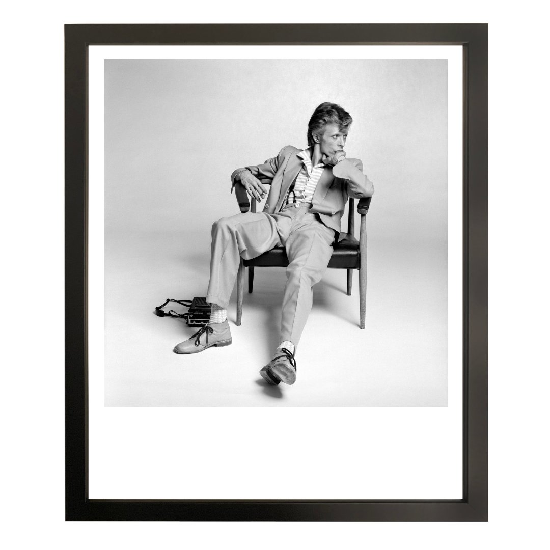 Give the #gift of #fineart this #Holiday! For a limited time only, this image of #DavidBowie photographed in Los Angeles, 1974 is available as a limited edition framed #print 📸 by Terry O’Neill / Iconic Images iconicimagesgallery.com/products/terry… #christmas #shopping #blackfriday #offer