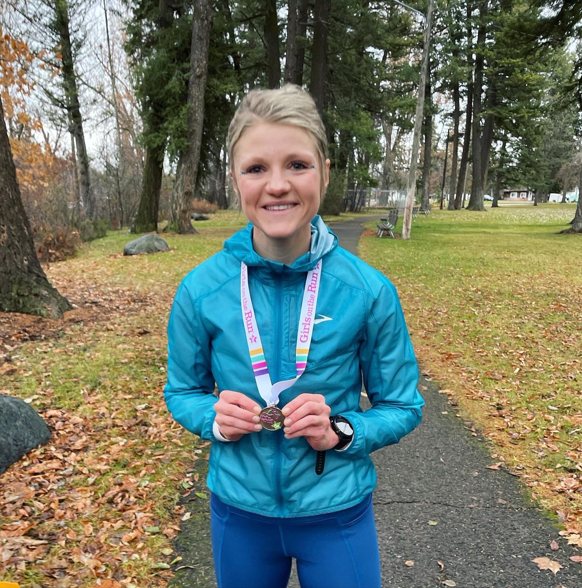 Feel the star power coming off this Girls on the Run 5K medal 💫 

#GOTR5k #girlsontherun #runningbuddy #runhappyteam #runnergirl