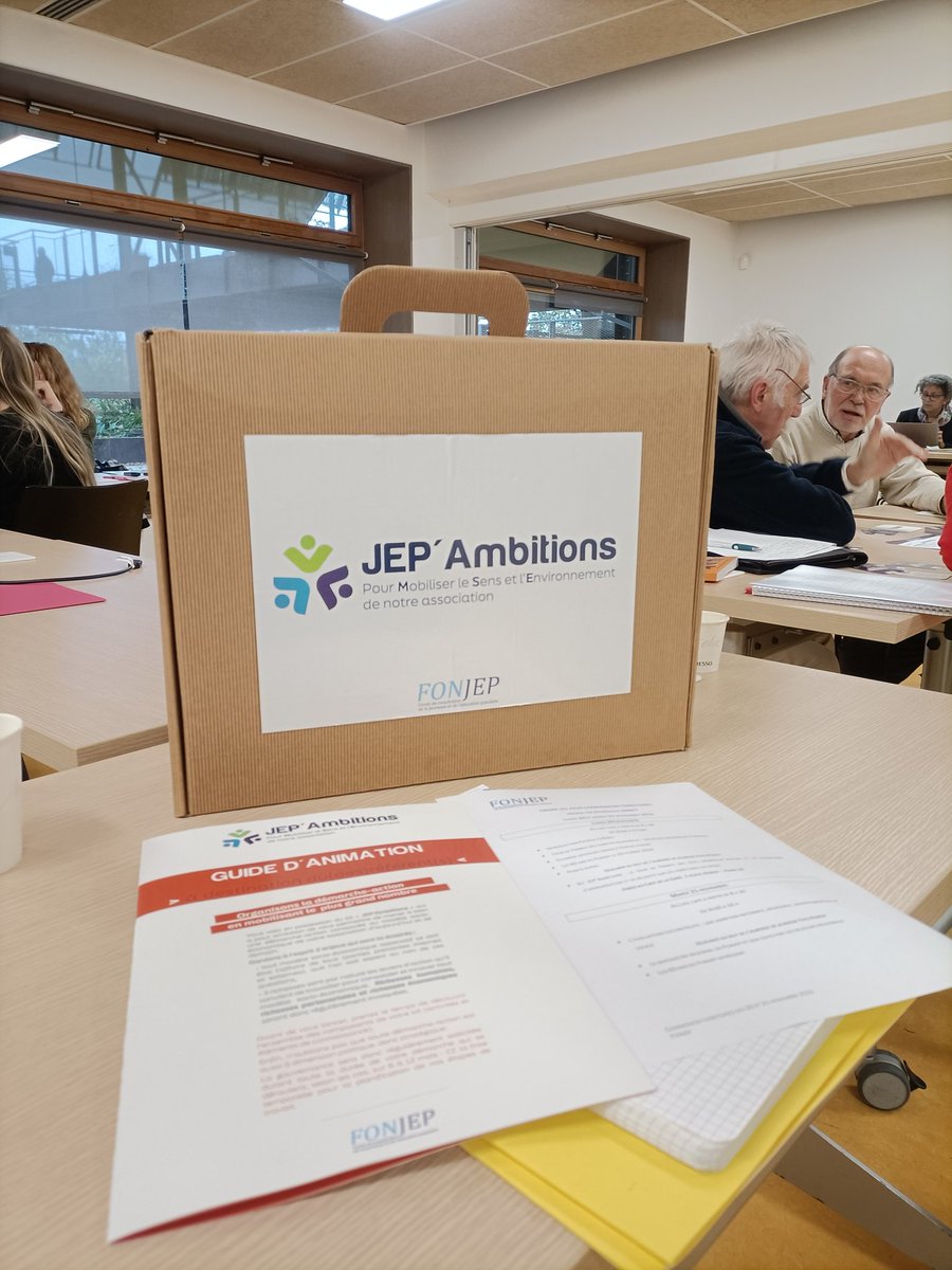 fonjep's tweet photo. Associations, #Drajes et #Djepva autour de la table pour les derniers tests du kit JEP'Ambitions, @valoremis, suivis d'échanges sur les conditions de diffusion et de réussite territoriale.
#ModelesSocioEconomiques https://t.co/r4bQblXyEg