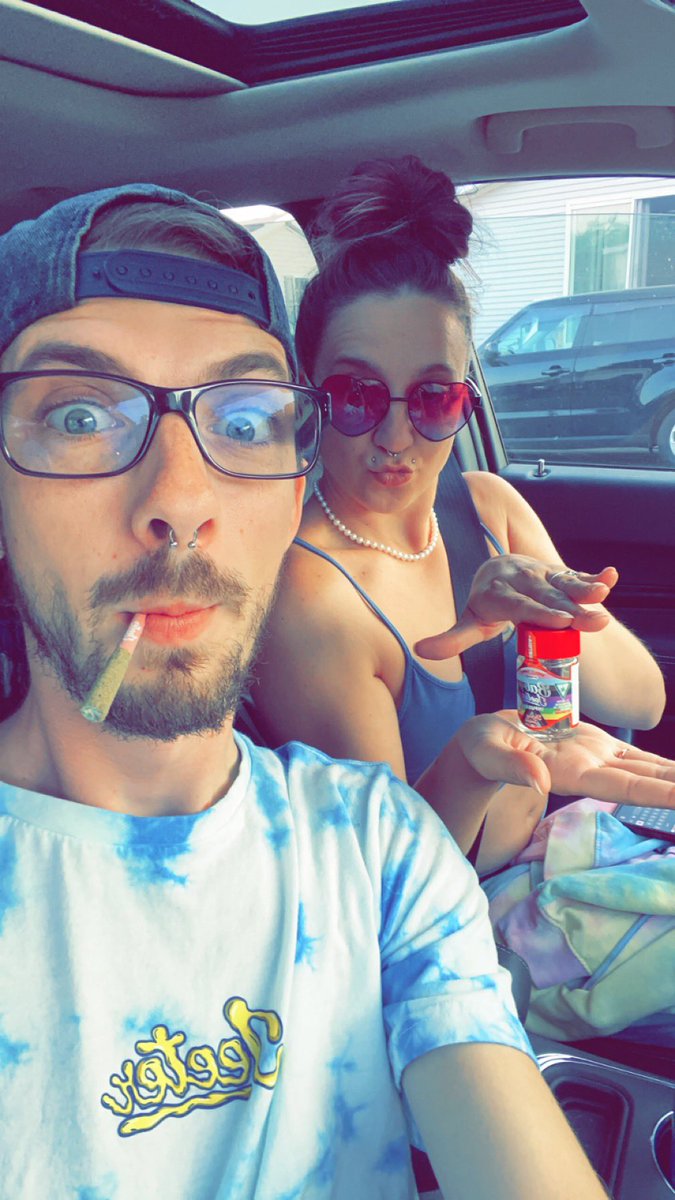 AlBreakfast's tweet photo. We love us some Jeeters! ❤️‍🔥
#420 #jeeter #couple #pearls #weed https://t.co/oPrLbG4YEZ