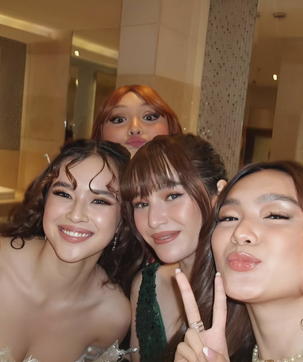 justforfrancine's tweet photo. last night at #starmagicalchristmas2023 ✨

#FranSeth | #FrancineDiaz https://t.co/KmYLF5kcQv
