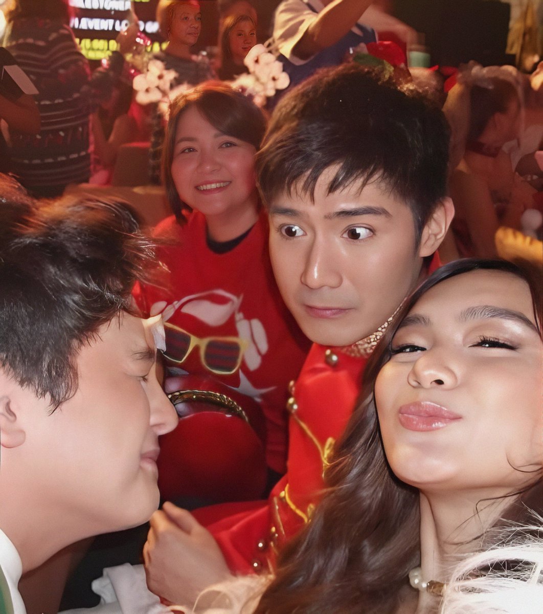 justforfrancine's tweet photo. last night at #starmagicalchristmas2023 ✨

#FranSeth | #FrancineDiaz https://t.co/KmYLF5kcQv