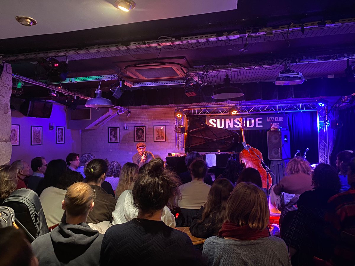 American school of Modern Music (@asmmparis) on Twitter photo Mercredi dernier, nous avons eu le plaisir d’organiser la Master-Class Parisienne du pianiste Aaron Parks en collaboration avec le <a href="/SunsetSunside/">Sunset Sunside</a> où il était en live le soir même.
Un grand merci à Aaron pour ce moment de partage. Mercredi dernier, nous avons eu le plaisir d’organiser la Master-Class Parisienne du pianiste Aaron Parks en collaboration avec le <a href="/SunsetSunside/">Sunset Sunside</a> où il était en live le soir même.
Un grand merci à Aaron pour ce moment de partage.