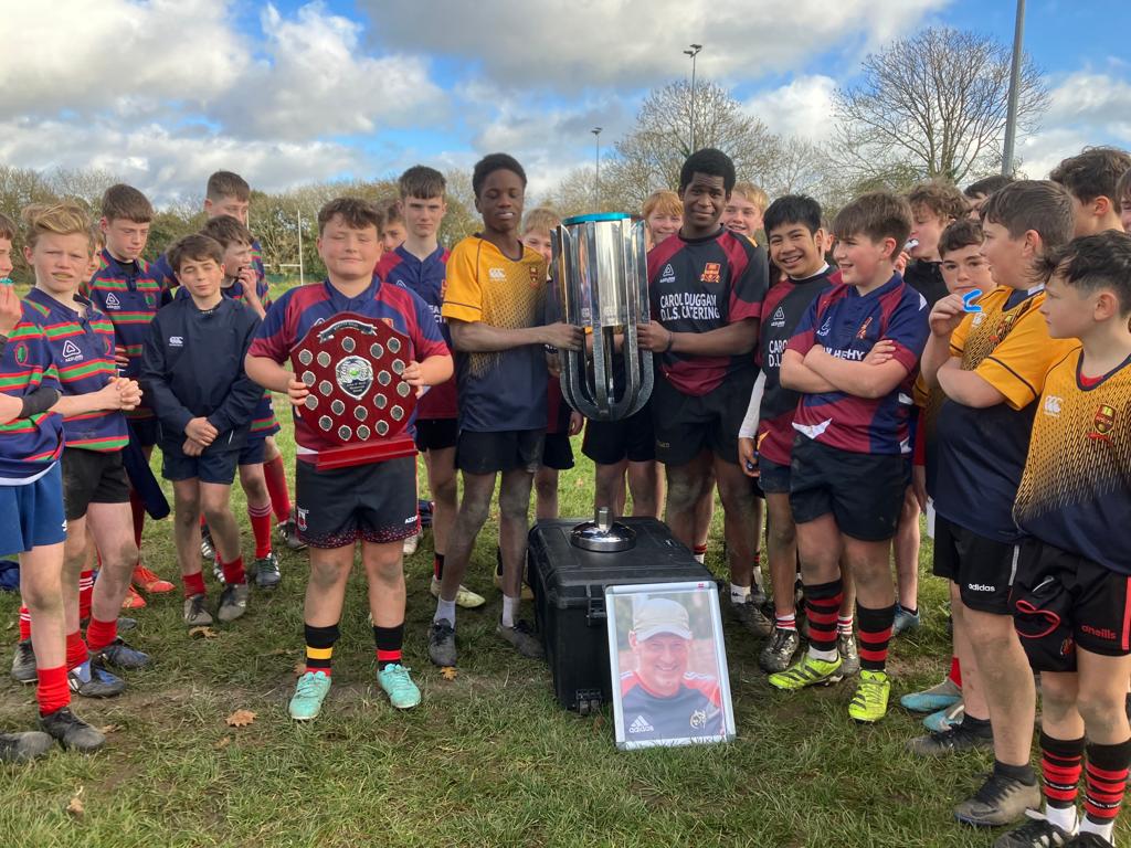 The 3rd annual John O'Neill memorial blitz was held in Waterpark RFC this month.

Johnno was a pivotal figure in helping increase participation and grow the sport for all ages in the East Munster region.

More info 👇

munsterrugby.ie/domestic_news/…

#MunsterStartsHere #SUAF 🔴