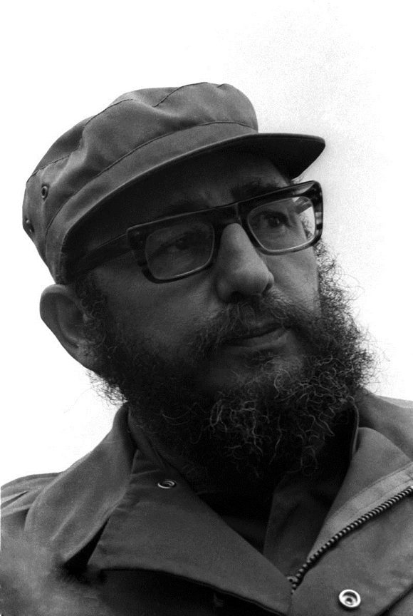 NoelAle2000's tweet photo. #FidelPorSiempre "Cuando nosotros hablamos de revolución, cuando hablamos de independencia, cuando hablamos de patriotismo, no solo nos referimos a la cuestión elemental de la justicia social (...)  Nos referimos incluso a la posibilidad de que una nación pueda vivir".
@DrZGG1 https://t.co/4j5RMxJPTM