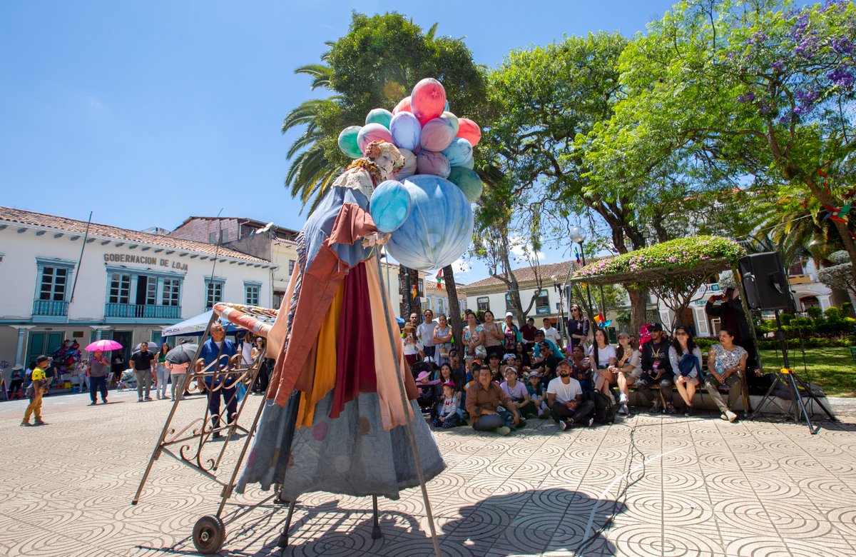 📰 #CulturaEnMedios | Comercio y talento activados en la zona céntrica de #Loja. 

Conoce más vía <a href="/CronicaLoja/">Diario Crónica</a>. 

cronica.com.ec/2023/11/20/com…