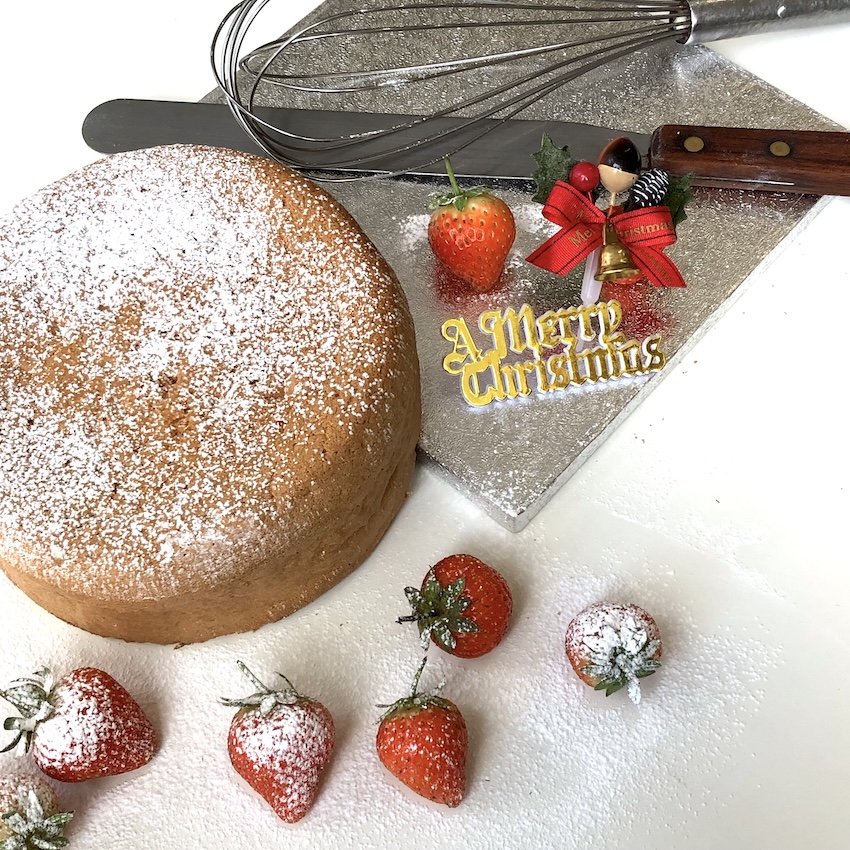 lankaupdate's tweet photo. Orders for Christmas cakes will start from 1st December. Online booking only. You can select from three types of cakes. Strawberry Cake Kit that you can make yourself is also available.Please visit our website for further information. https://t.co/GOKTSENbLr