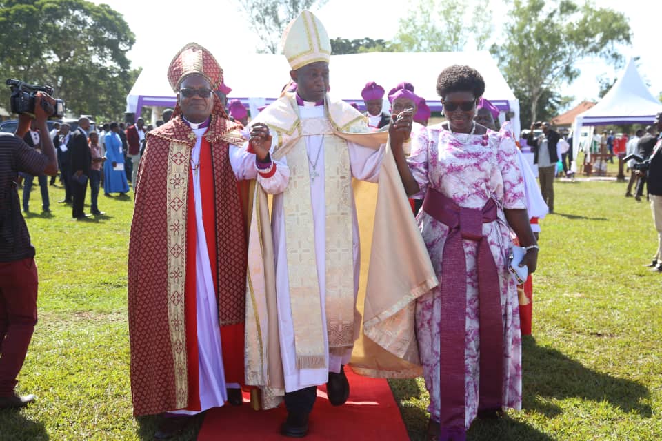 BKDCOU's tweet photo. 19/11/2023. East Busoga Diocese inaugurated as the 39th Diocese in the Province of the Church of Uganda with Rt Rev Paul Hannington Suubi consecrated and enthroned as the first Bishop of the Diocese at a colorful ceremony at St Stephen’s Cathedral grounds in Naluwerere, Bugiri. https://t.co/XGySUpZzWB