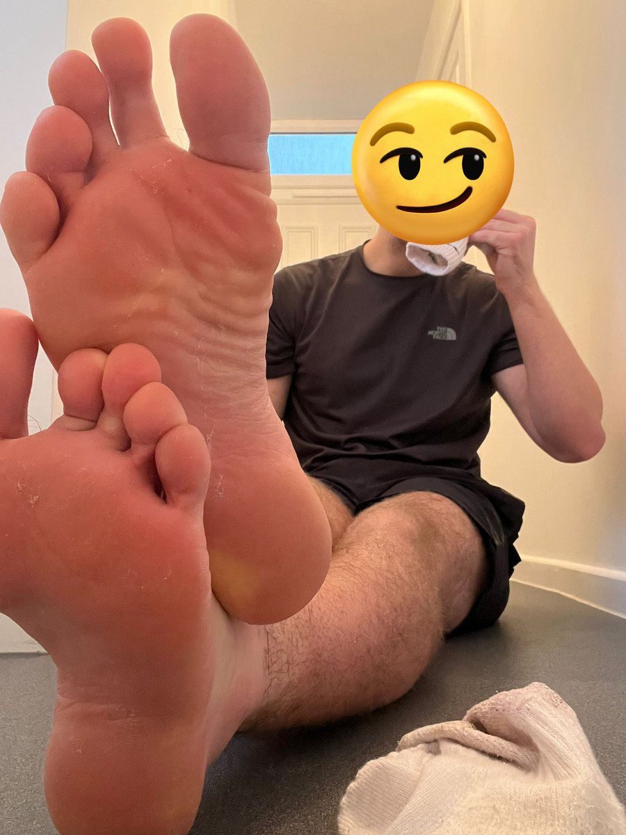 masterjonnyD's tweet photo. Today is another week where you start the week by letting me drain everything from you so it will make you work harder for the rest of the week😈 who wants to be my first wallet drain of the week? My feet need cleaning so you know what to do👅

@findominfluence @AlphaMaleWorld1 https://t.co/Lj73hIF7ve