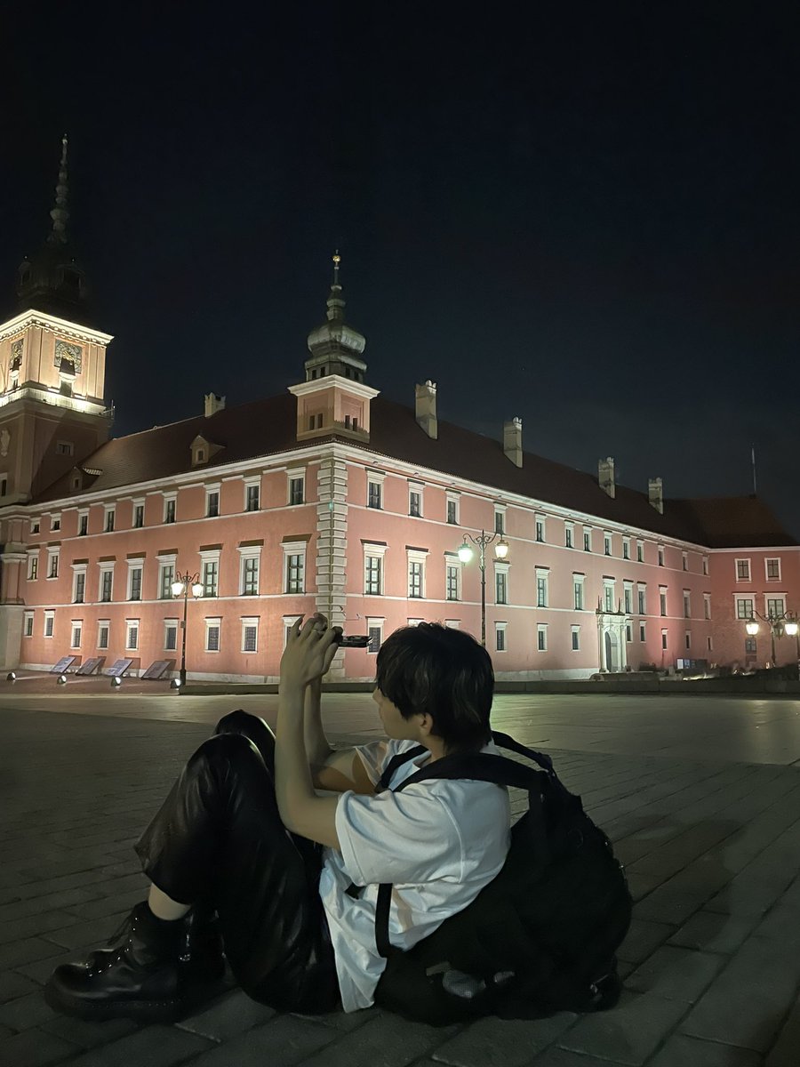 Luminous_Fr's tweet photo. ✰ ↳ 20.11.23 ↲∥ MEMBRES 

[#STEVEN] 

Juste moi qui me sers de tout mon corps comme trépied pour prendre en photo les étoiles😝

#루미너스 #LUMINOUS #LMN
#LUMINISELCADAY #LMNS

---
⇢ Vio 🍭
@LMN5_official https://t.co/82aFGlNbAs