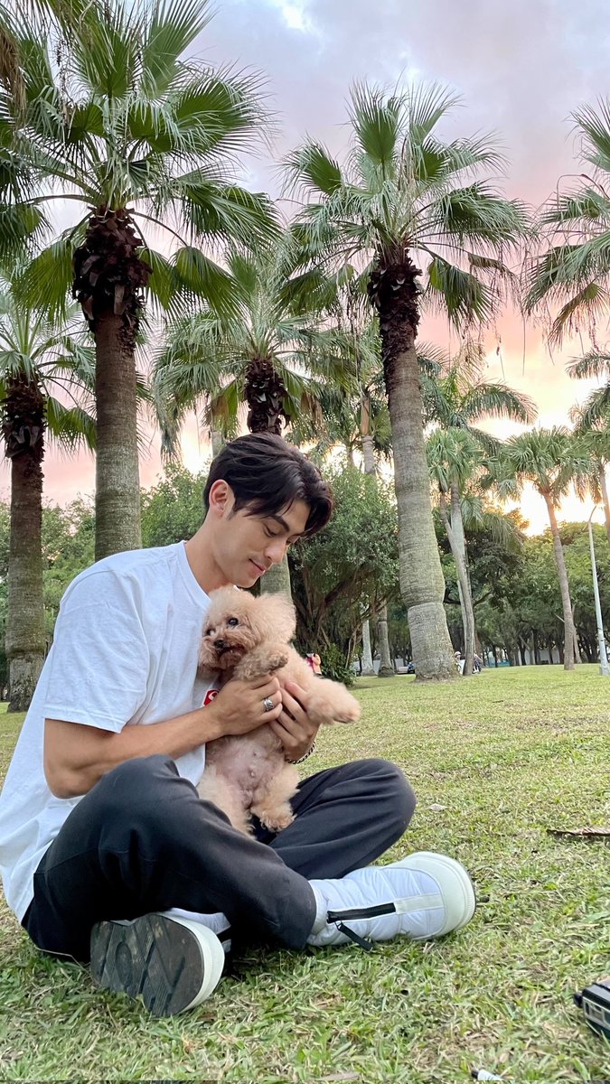 kaihsu_'s tweet photo. 黑糖12歲生日快樂！
お誕生日おめでとう！
생일 축하해 !

#kaihsu #徐愷 #dog #life #birthday https://t.co/V7zYoPxPWQ