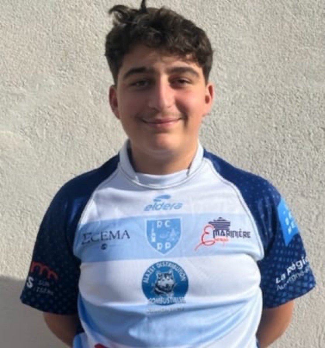 CerfiaFR's tweet image. 🇫🇷 DRAME | Thomas, 16 ans, a été poignardé à mort par un groupe de personnes munies d'armes blanches dans une salle de fête à #Crépol, dans la #Drôme, qui accueillait 450 personnes. Les individus "poignardaient les gens à l'aveugle". Le videur s'est même fait trancher les doigts.…