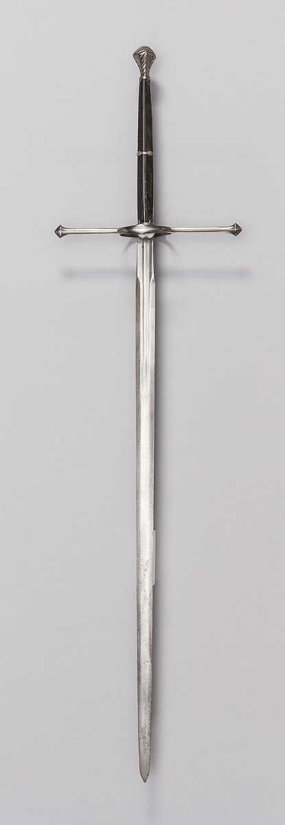 TheArmour's tweet photo. A #Spadone with a battle-worn blade,

OaL: 64.2 in/163 cm
Width: 16.5 in/42 cm
Depth: 5.5 in/14 cm

#Venice, #Italy, ca. 1550, housed at the @KHM_Wien 

#weapons #sword #greatsword #spadone #italy #venice #renaissance #khm #art #history https://t.co/n5Swt8npzv