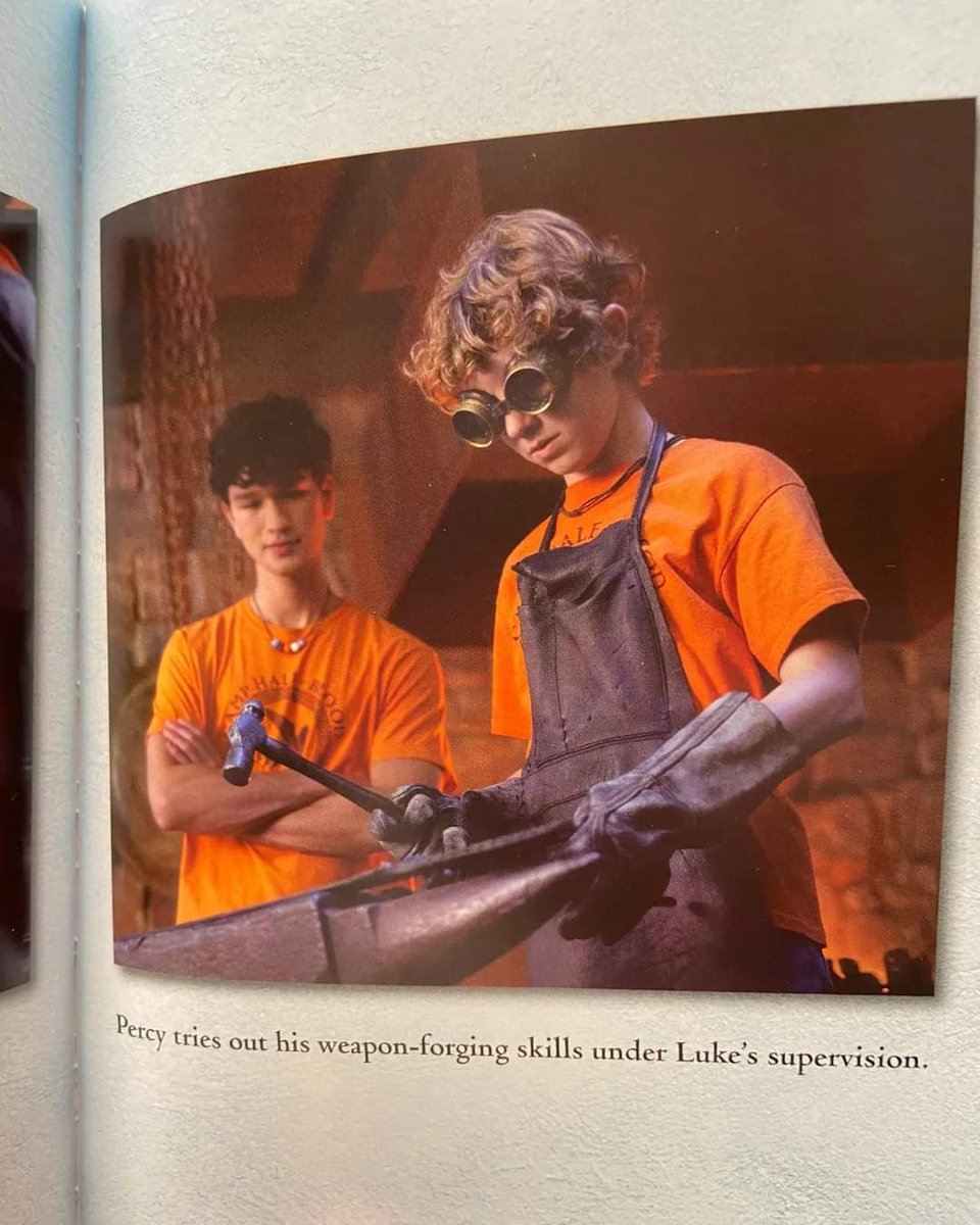 ChaoOAutor's tweet photo. E ESSAS IMAGENS VAZADAS DO LIVRO OFICIAL DA SÉRIE? 

MEU DEUS
SURTANDO

#PercyJackson #percyjacksoneosolimpianos https://t.co/D3UwPb1G3f