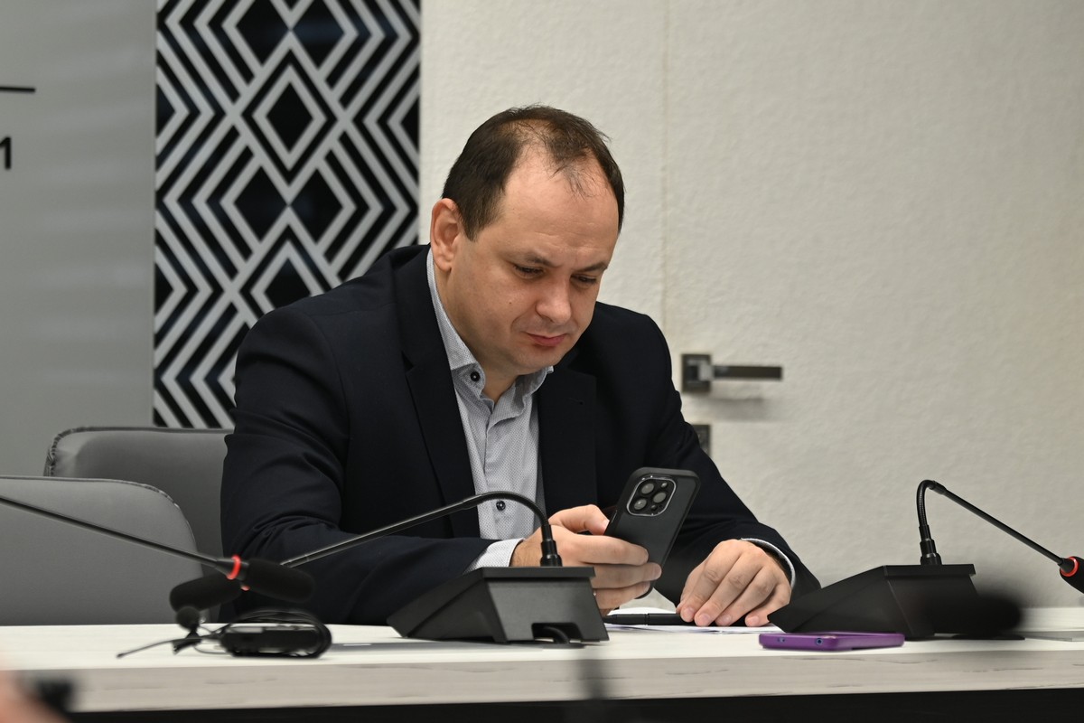 NGLmediaua's tweet photo. 🤡 Мер Івано-Франківська "наказав" своїм заступникам заборонити "дурнуваті тендери на мільйонні суми" до 15 грудня та пропонує розбити їх на дрібніші
(1/5) https://t.co/NRh5JETiPc