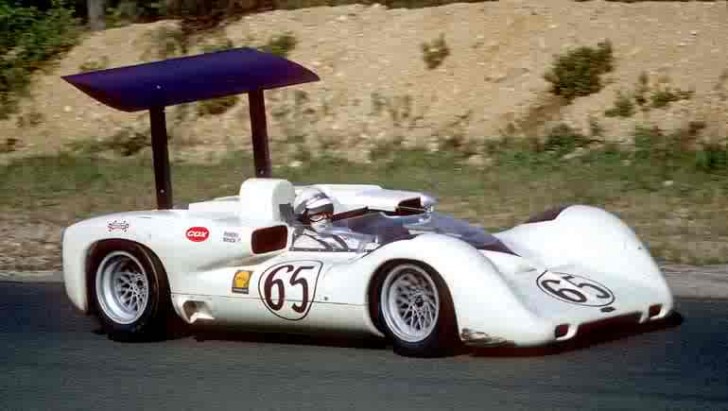 PeterMDeLorenzo's tweet image. STAND ON IT MONDAY.
Phil Hill in the No. 65 Chaparral 2E Chevrolet at the Bridgehampton Can-Am. People forget just how talented Phil was; he delivered many superb drives for Jim Hall's Chaparral team.
READ ON: autoextremist.com/fumes1/