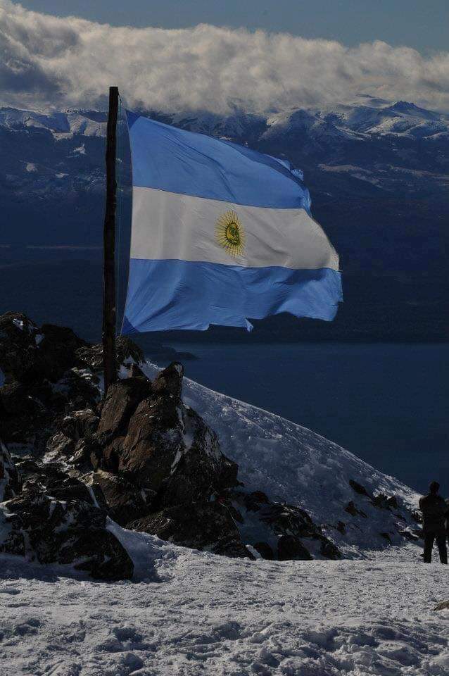 20 de noviembre: Día de la Soberanía Nacional, en conmemoración de la batalla de Vuelta de Obligado de 1845. Cuando los heroicos soldados argentinos, en inferioridad de condiciones, resistieron la invasión del ejército anglo-francés, el más poderoso del mundo.🇦🇷🙌

Foto de Irizar