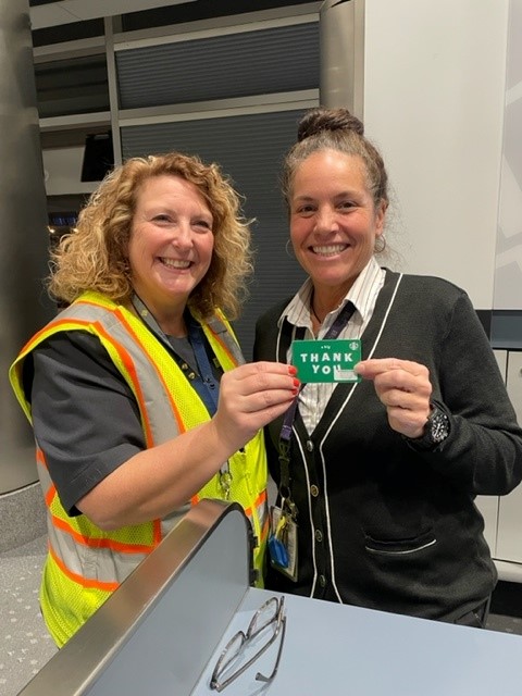 DENCS Safety Advocate @UABetsy77 rewards Katherine G with a @Starbucks GC for her efforts in reminding CSRs of the new DG verbiage. @mcgrath_jonna @vjpassa @AOSafetyUAL