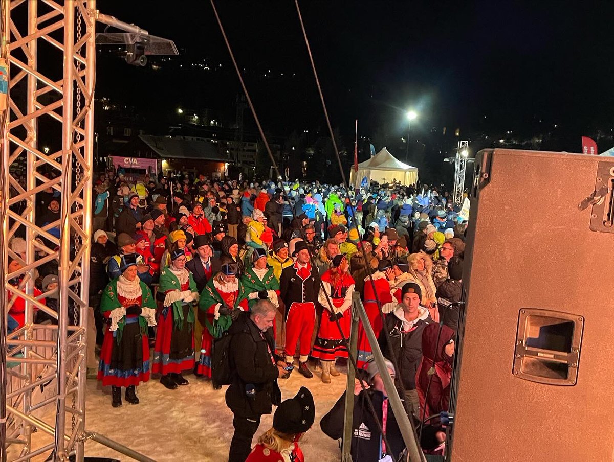 MeynetMonica's tweet photo. Nessuno pensava che giocare in serie A sarebbe stato facile…Faremo dei cambiamenti? Sicuro! Abbiamo imparato tanto? Anche! #nevergiveup #cervinia #cervinoskiparadise #fisalpine #sheskies #skiworldcup #zermatt #thanks #grazie #danke #merci https://t.co/6PNoKI8xIC