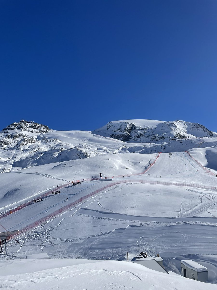 MeynetMonica's tweet photo. Nessuno pensava che giocare in serie A sarebbe stato facile…Faremo dei cambiamenti? Sicuro! Abbiamo imparato tanto? Anche! #nevergiveup #cervinia #cervinoskiparadise #fisalpine #sheskies #skiworldcup #zermatt #thanks #grazie #danke #merci https://t.co/6PNoKI8xIC