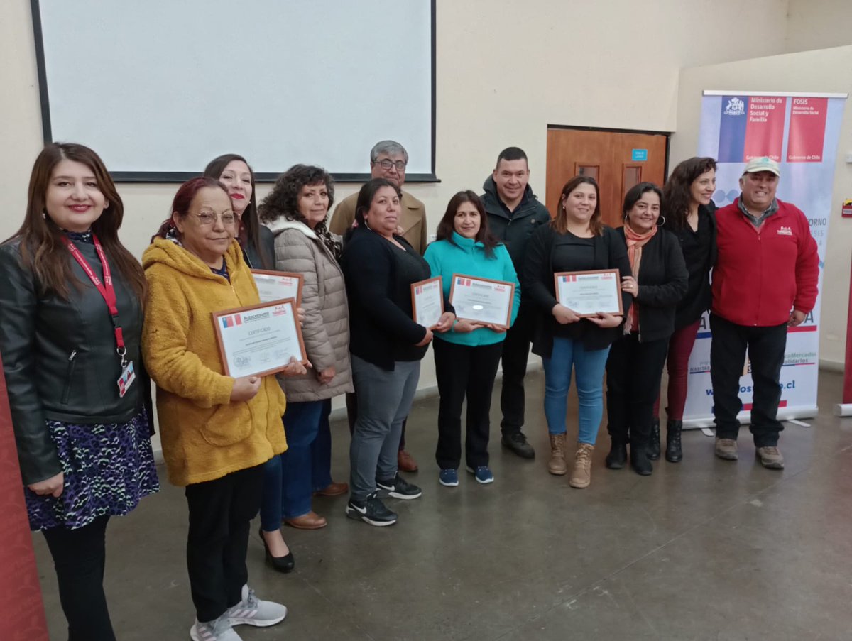 33 familias de la comuna de <a href="/MuniTalagante/">Muni Talagante</a>, de la <a href="/DPPTalagante/">Delegación Presidencial Provincial de Talagante🏛</a>, egresaron del Proyecto Apoyo a la Seguridad Alimentaria 🍉🥦, del programa de Asistencia Técnica- Autoconsumo, de #fosismetropolitano🥰 y <a href="/FOSIS_Chile/">FOSIS</a>. Muchas felicidades por este gran logro.
#fosisenterreno😍👏🎉