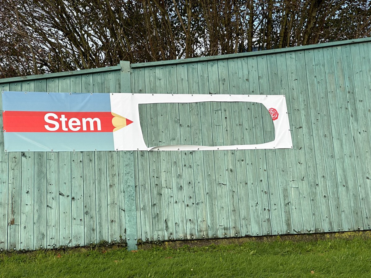 setlon's tweet image. Ze halen geen spandoek weg in 
@StichtseVecht maar knippen er een stukje uit. #isditnunodig
