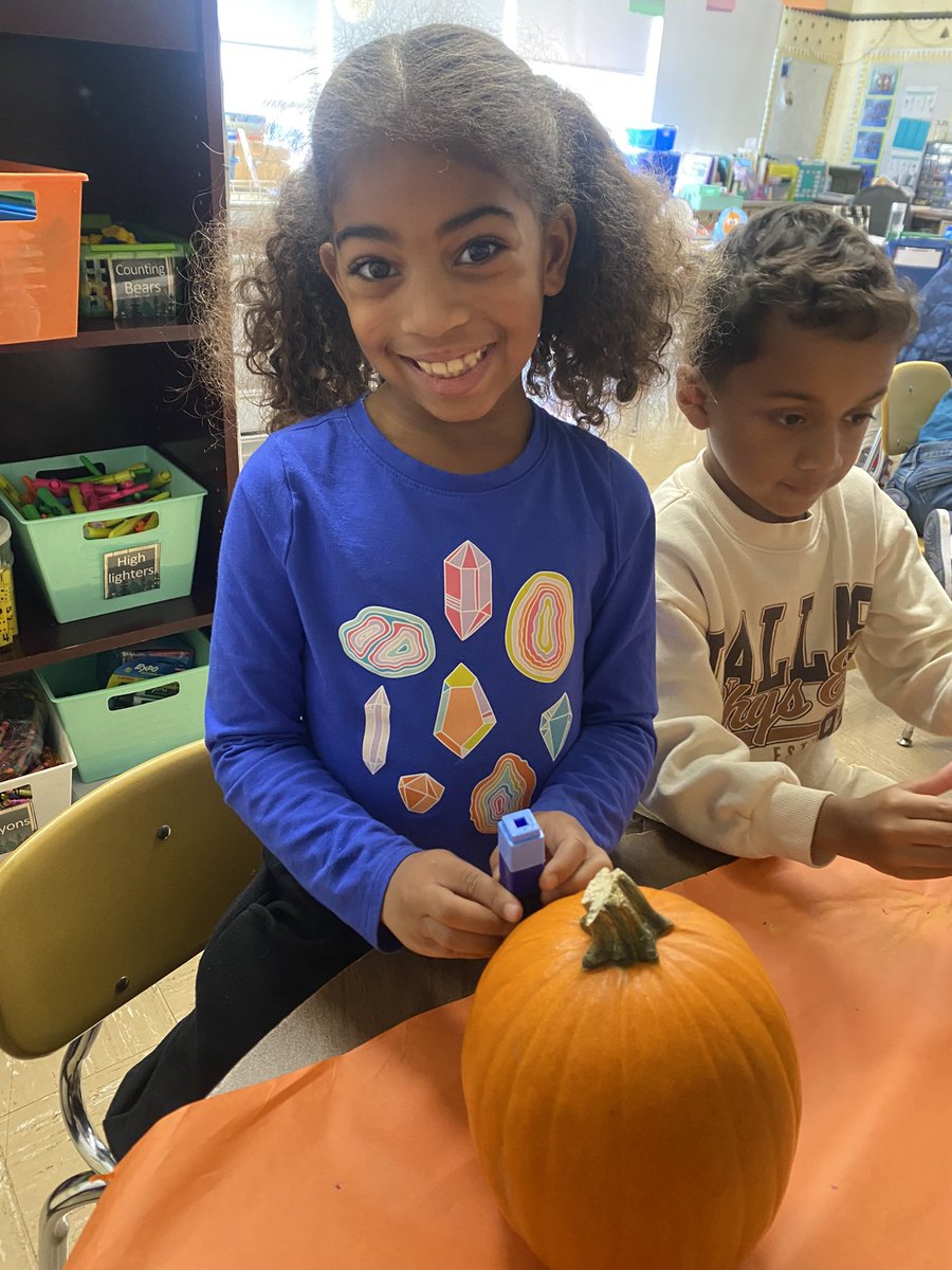 Ms_Taboada's tweet photo. Some photos from our fall pumpkin exploration day 🧡🎃 https://t.co/iSioQgEQjy
