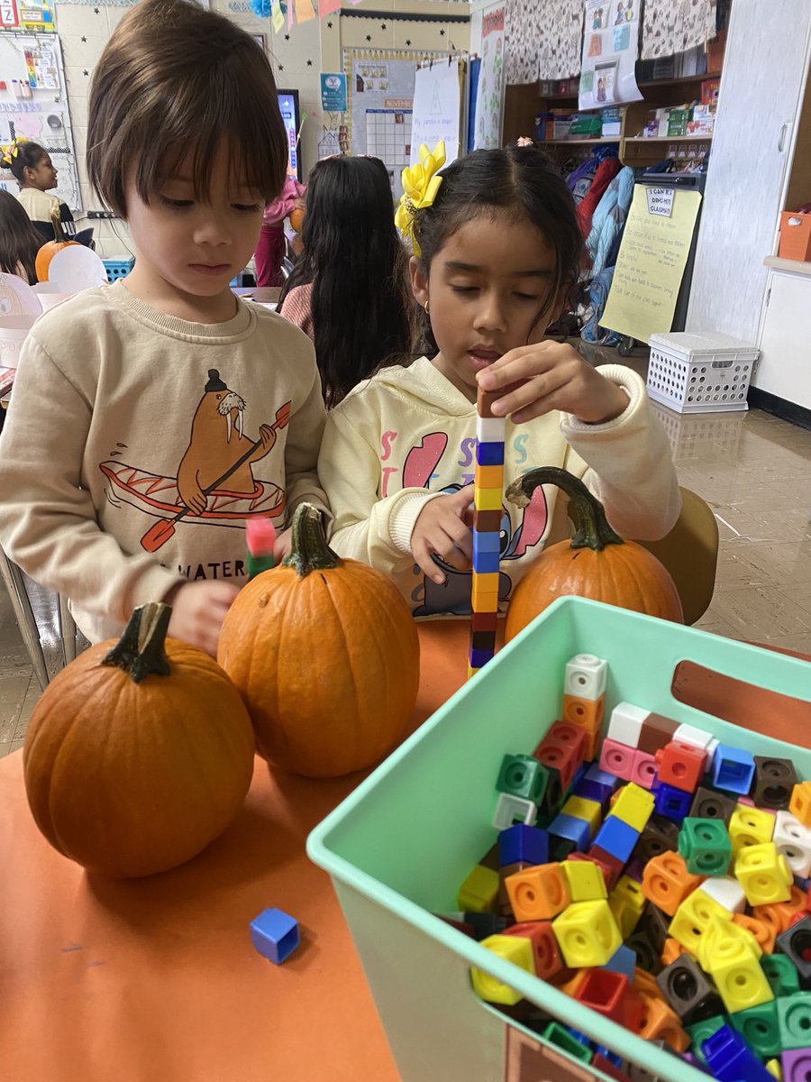 Ms_Taboada's tweet photo. Some photos from our fall pumpkin exploration day 🧡🎃 https://t.co/iSioQgEQjy