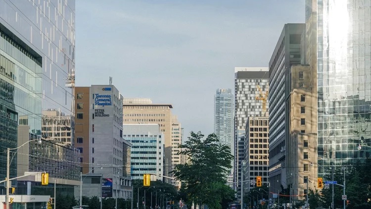 #UofT-anchored hospital network among leading life sciences research hubs, report finds 🏥 uoft.me/9Vx