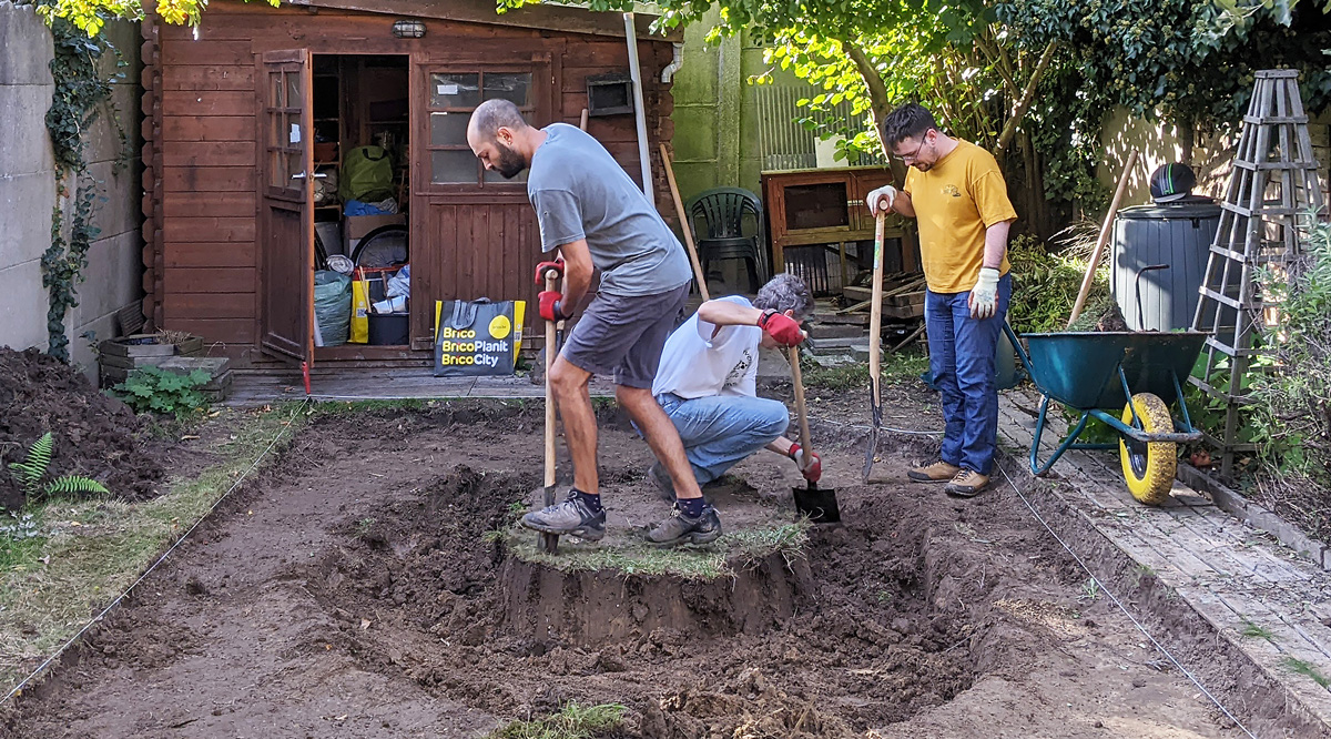 road_sides's tweet photo. Can residential gardens help manage stormwater? Andrea Aragone, Catalina Codruta Dobre and Giuseppe Faldi investigate ‘wet experiments’ in Brussels backyards: https://t.co/htkp7zKDip https://t.co/c2ZfWZYcBf